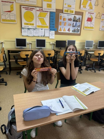 7efcf6a9-dc6c-4aca-8792-49724cb4f2d1