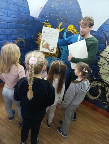 41709253-01e0-40b9-8aa9-0ca96ecb4b44