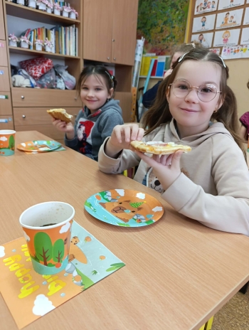 63e7dc9c-00c0-43af-a4e8-c7a85a1af0f8