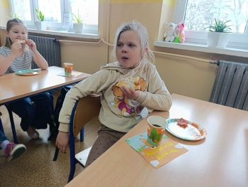 a717e13a-9eb5-401d-9962-d0831a6ccf70