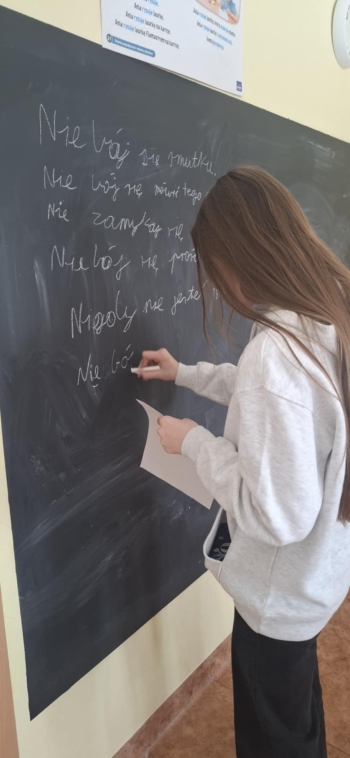 2c2d0493-e929-4f6e-b5c4-3823eefb2d3c