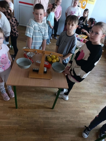 42d5079e-0644-460a-810b-a462ac5d4f83