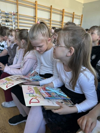 8f57b7e9-7c79-4b50-aa08-9a4bef9b6914