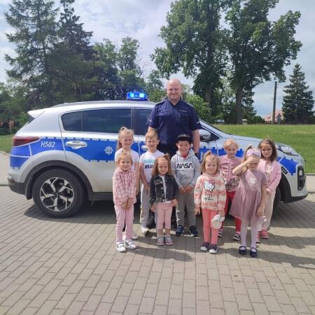 Spotkanie przedszkolaków z policjantem